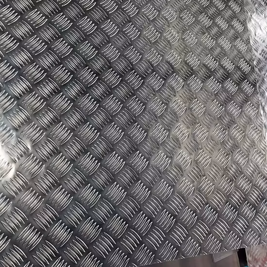 Foglio di spessore in alluminio con finitura a specchio riflettente per illuminazione